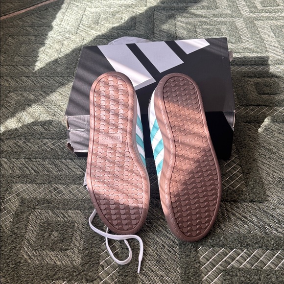 Adidas White and Teal Sneakers with Brown Sole - Picture 4 of 4